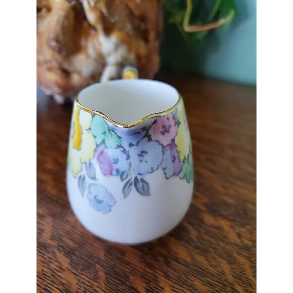 Vtg Crown Staffordshire Fine Bone China Mini Floral Creamer 22k gold - Picture 2 of 5